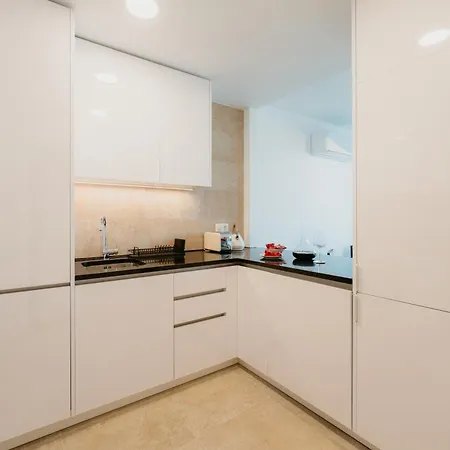 Mary Pink - No 3c - Sublime Two-bedroom Lisbon