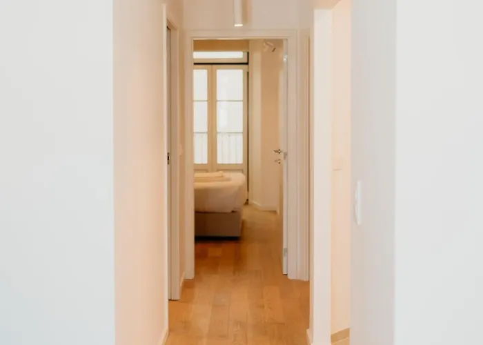Апартаменты Mary Pink - No 3c - Sublime Two-bedroom Лиссабон