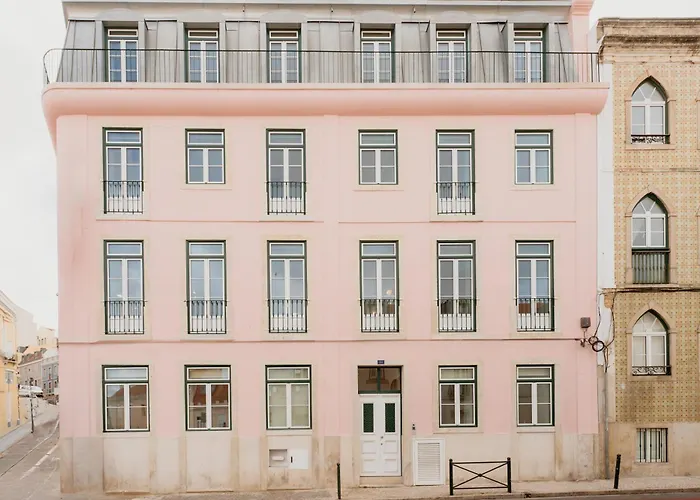 Апартаменты Mary Pink - No 3c - Sublime Two-bedroom Лиссабон