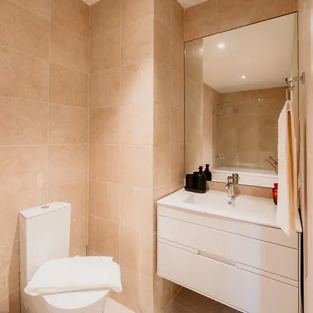 Mary Pink - No 3c - Sublime Two-bedroom Lejlighed *